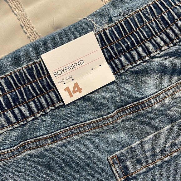 NWT Mid-Rise Boyfriend Jeans- 14 - Picture 4 of 6